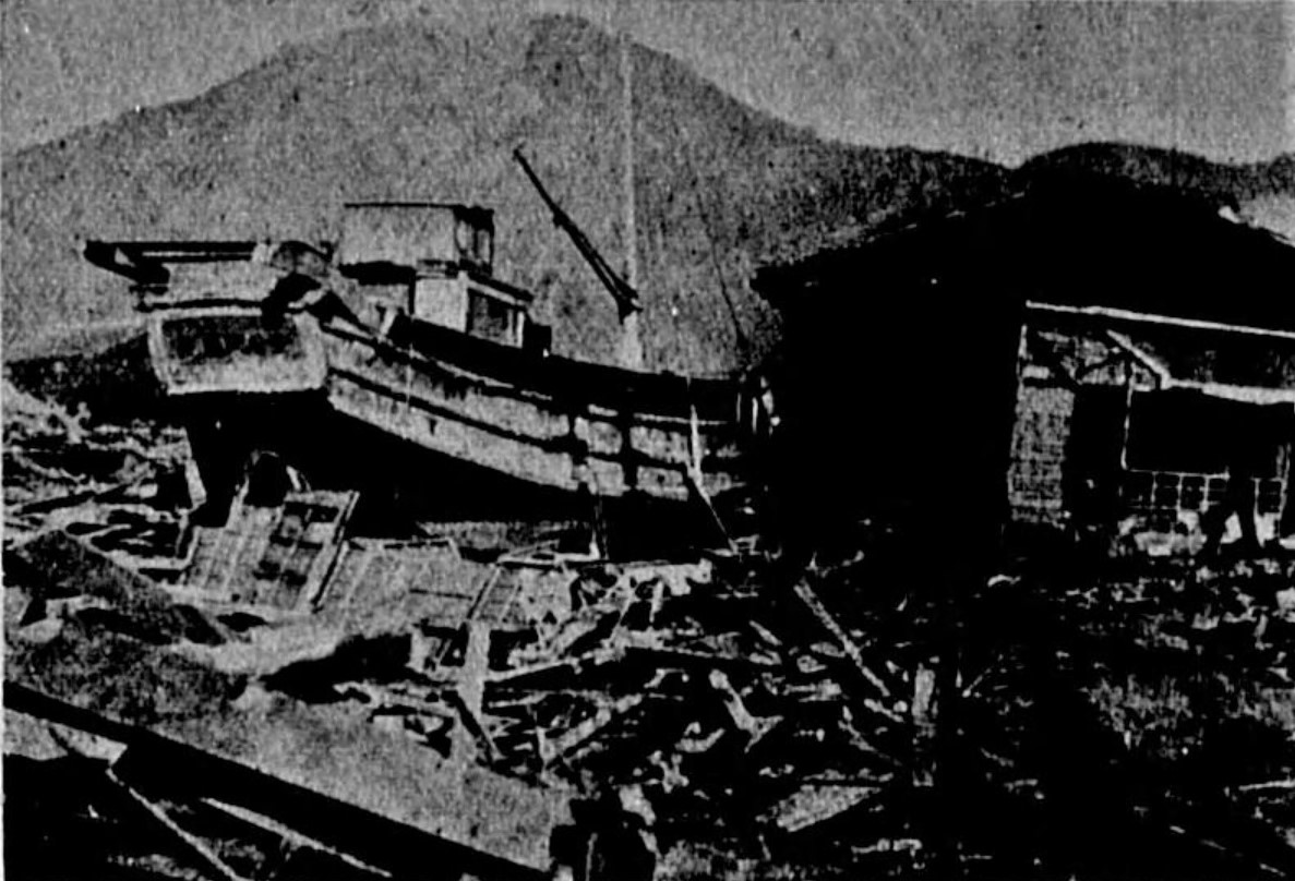 尾鷲港の津波被害（『東南海大地震調査概報　昭和19年12月7日』中央気象台 編集・発行、1945　国立国会図書館デジタルコレクション ）の画像。